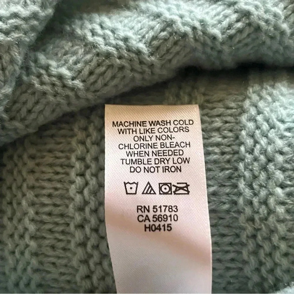 Maurices Soft Knit Infinity Scarf Wrap Dual Pattern Versatile Sage Green - Picture 8 of 8